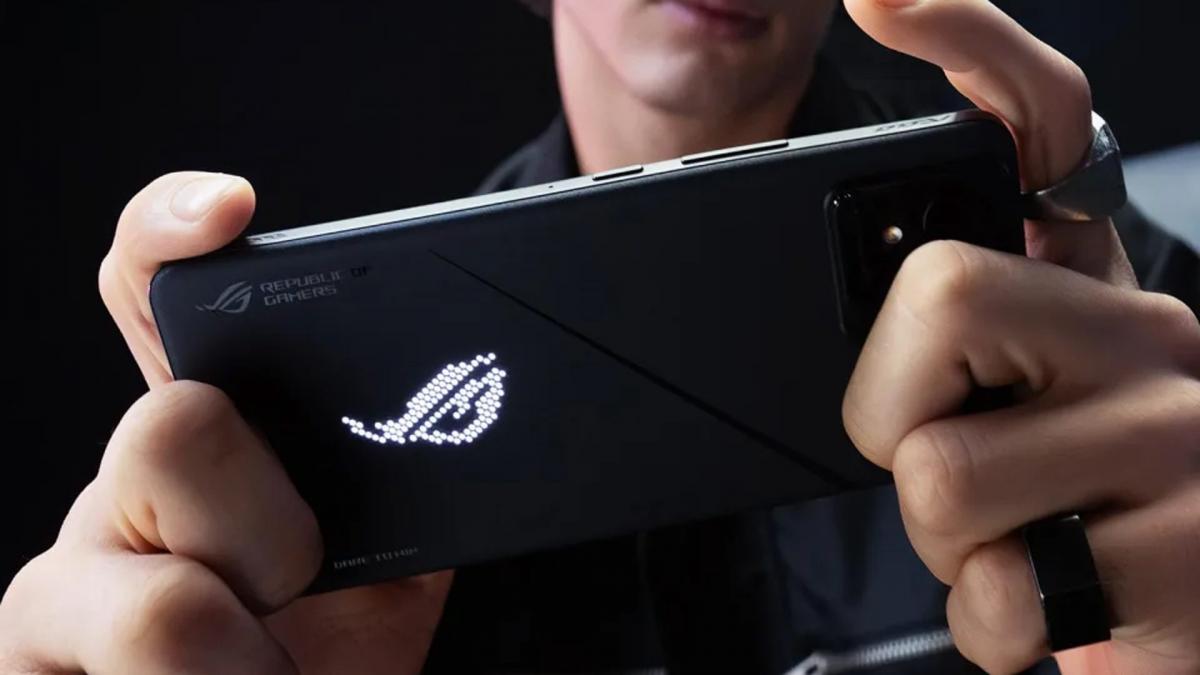 ASUS ROG 8 Pro - найпотужніший смартфон, який можна купити сьогодні / фото ASUS ASUS ROG 8 Pro - найпотужніший смартфон, який можна купити сьогодні / фото ASUS