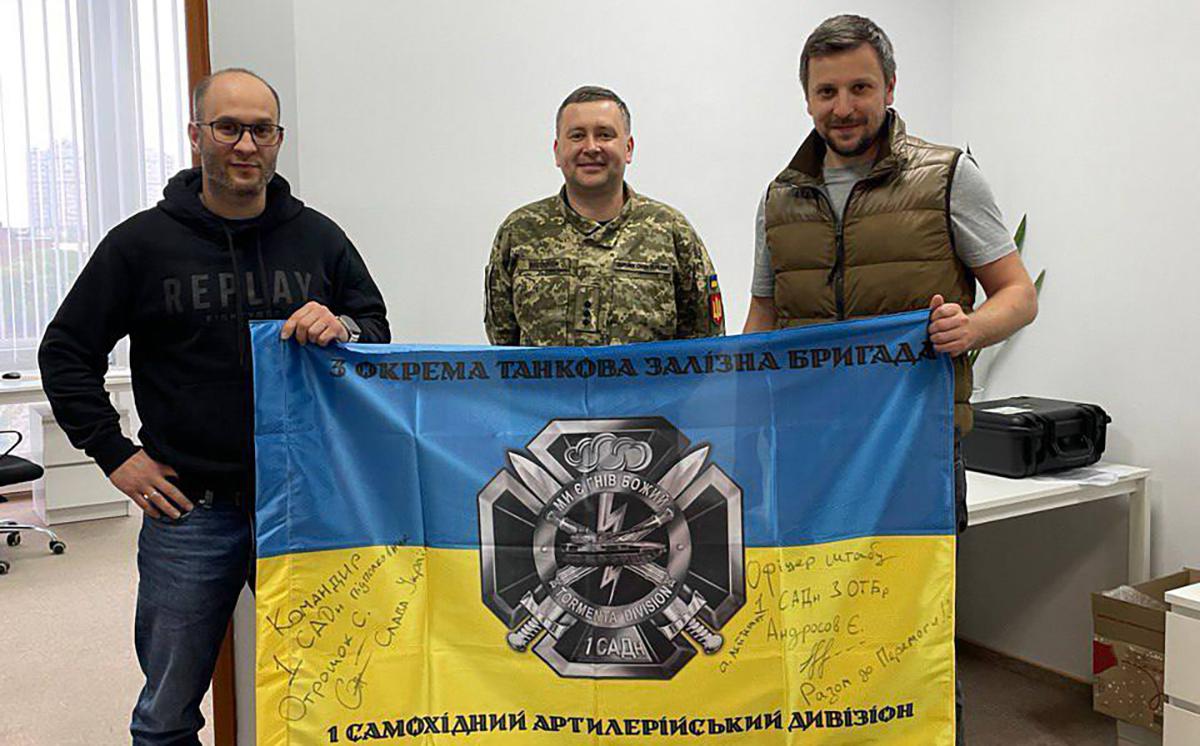 Від РЕБів до зарядних станцій: БФ 'Центр соціальних проектів майбутнього' та City24 передали Силам оборони обладнання на суму понад 600 тисяч гривень Від РЕБів до зарядних станцій: БФ 'Центр соціальних проектів майбутнього' та City24 передали Силам оборони обладнання на суму понад 600 тисяч гривень