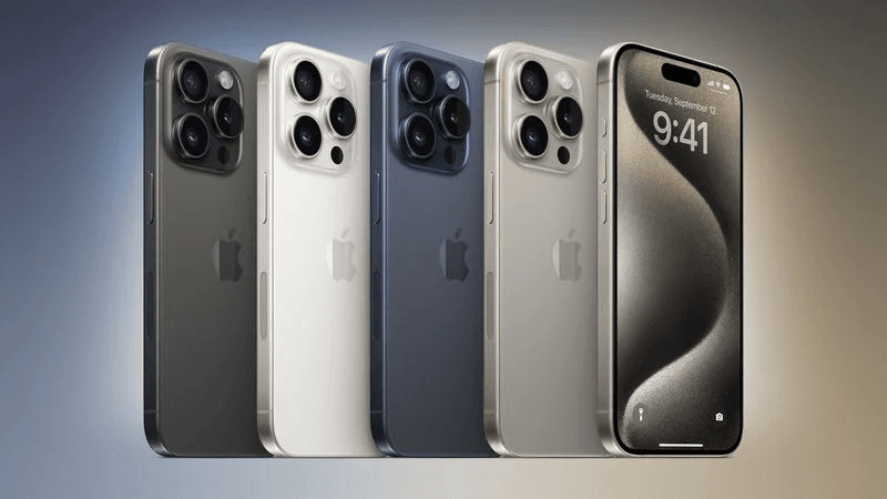 Доступные цвета iPhone 15 Pro: черный, белый, синий, натуральный титан / фото Apple Доступные цвета iPhone 15 Pro: черный, белый, синий, натуральный титан / фото Apple