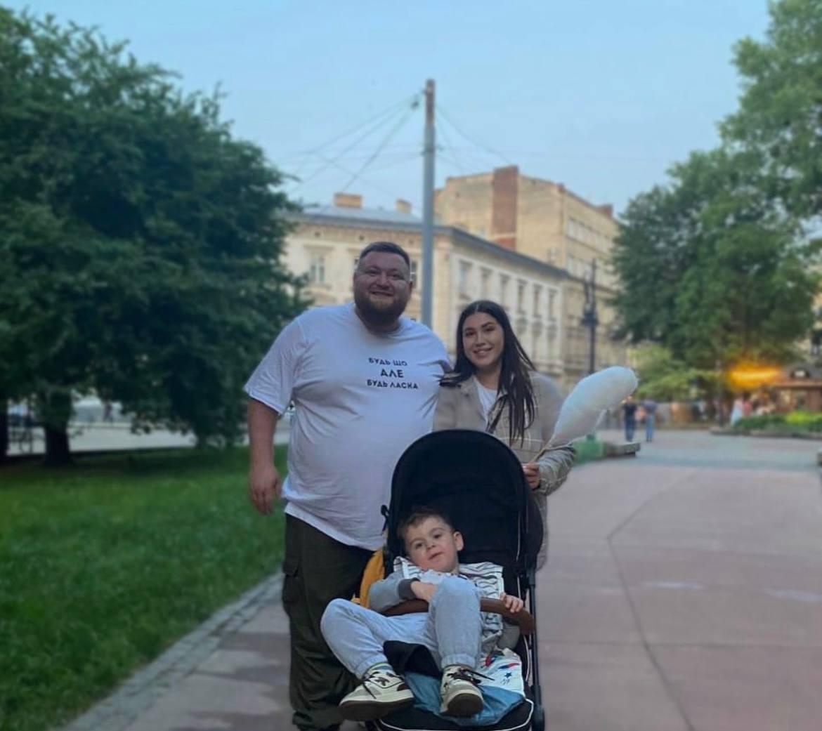 Володимир з дружиною та сином / фото інстаграм Володимира Жогло Володимир з дружиною та сином / фото інстаграм Володимира Жогло
