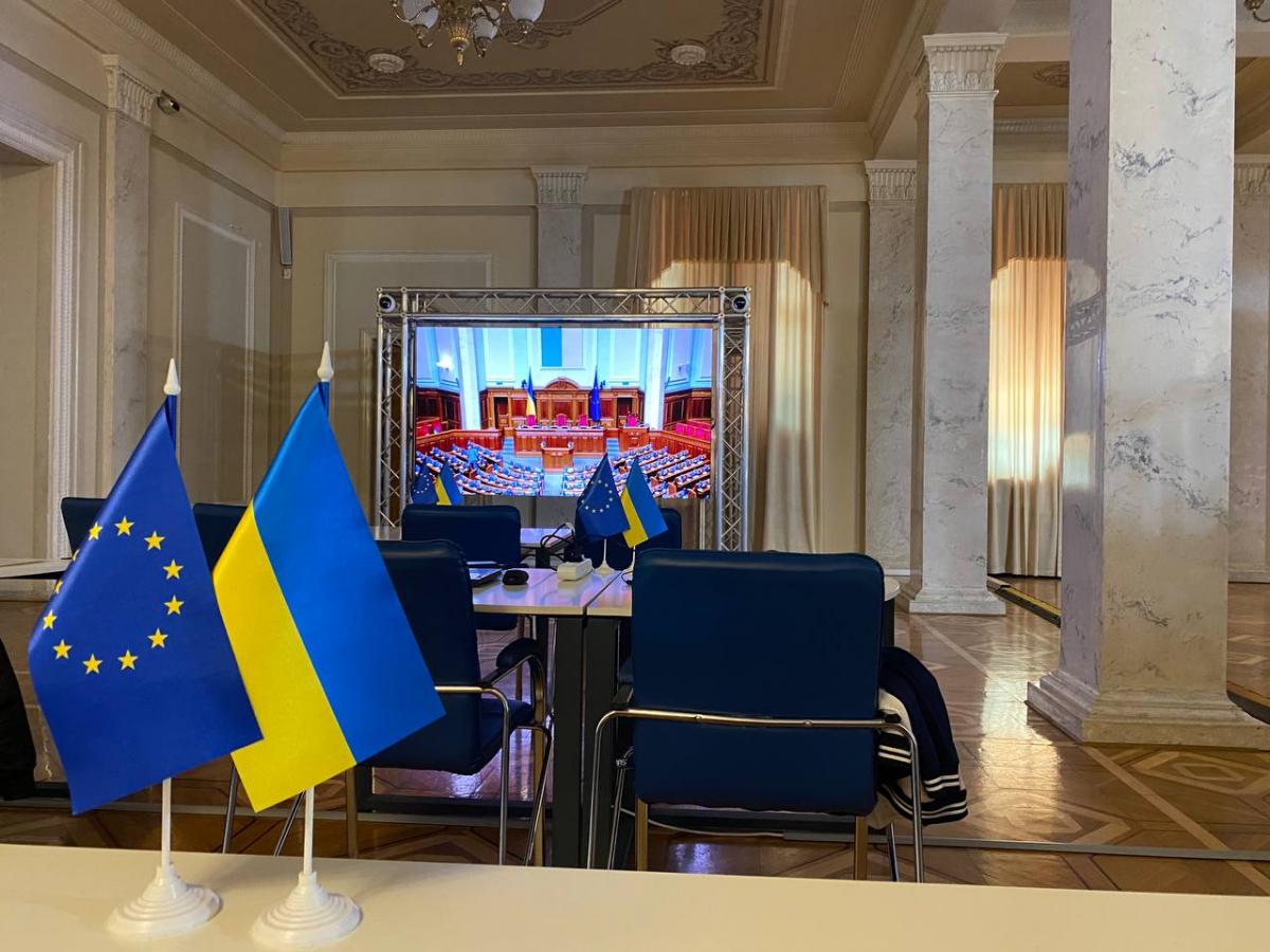 Для представителей СМИ обустроили специальные места для работы / фото УНИАН, Таня Поляковская