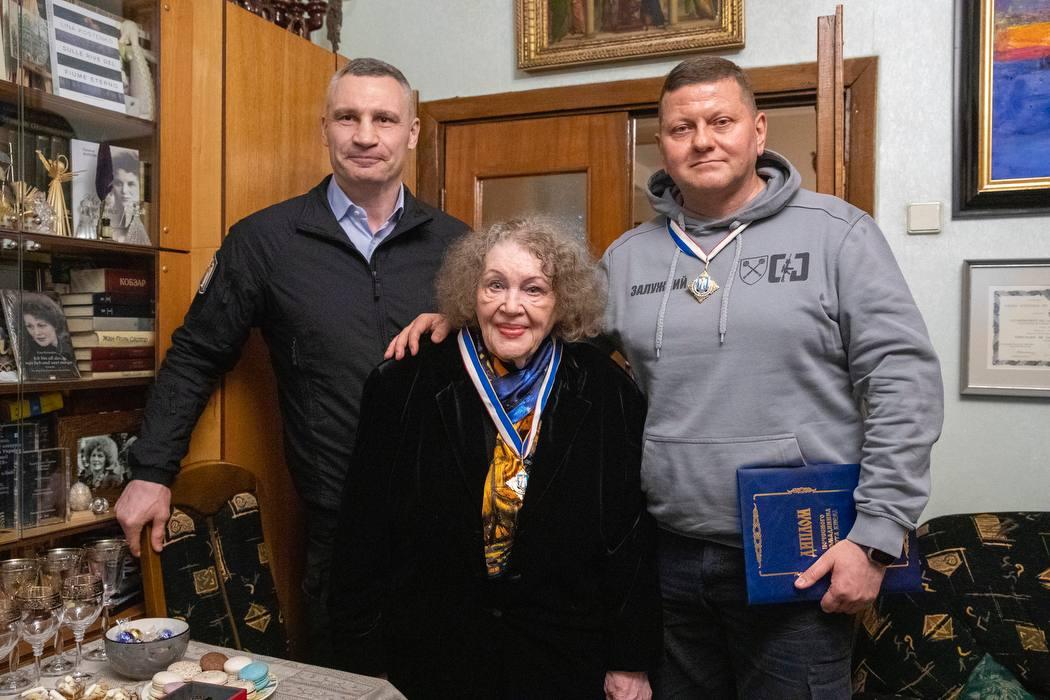 Валерій Залужний та Ліна Костенко отримали звання почесних громадян міста Києва, - Віталій Кличко Валерій Залужний та Ліна Костенко отримали звання почесних громадян міста Києва, - Віталій Кличко