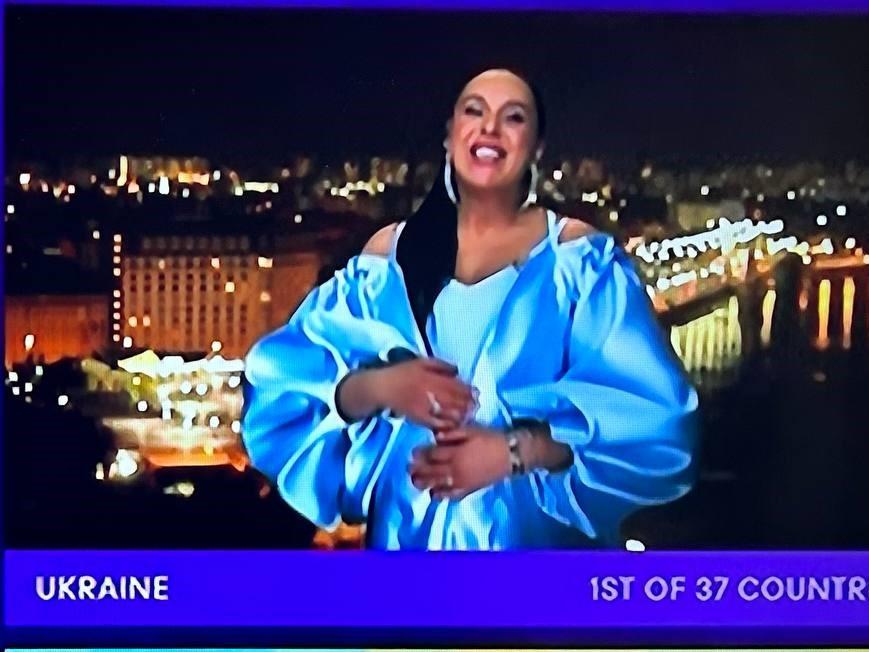 Беременная Джамала объявила голоса от Украины / скриншот из видео Беременная Джамала объявила голоса от Украины / скриншот из видео