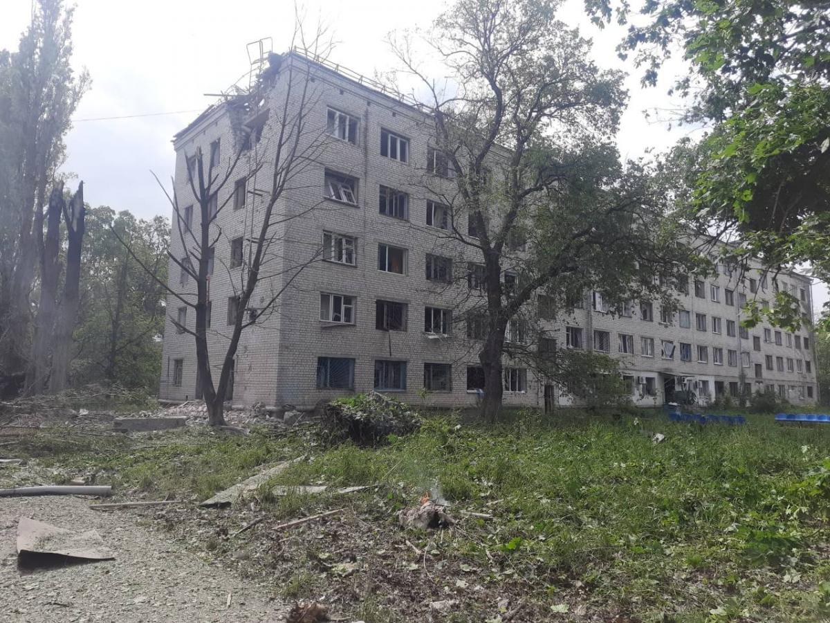 Трьом медикам було надано амбулаторну допомогу, а медсестра була госпіталізована з черепно-мозковою травмою / фото Олег Синєгубов Трьом медикам було надано амбулаторну допомогу, а медсестра була госпіталізована з черепно-мозковою травмою / фото Олег Синєгубов