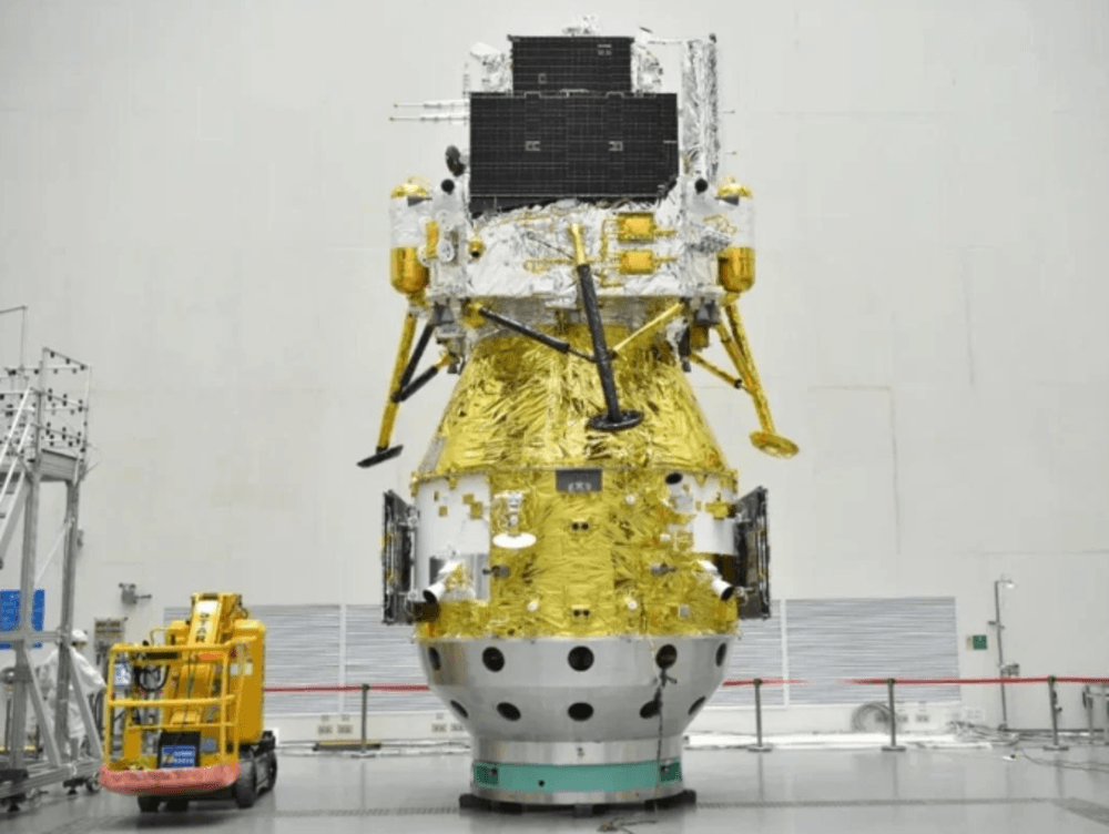 Ракета-носій "Чанчжен-5" несла вона з собою цікавий вантаж / фото twitter.com/SpaceNews_Inc Ракета-носій "Чанчжен-5" несла вона з собою цікавий вантаж / фото twitter.com/SpaceNews_Inc
