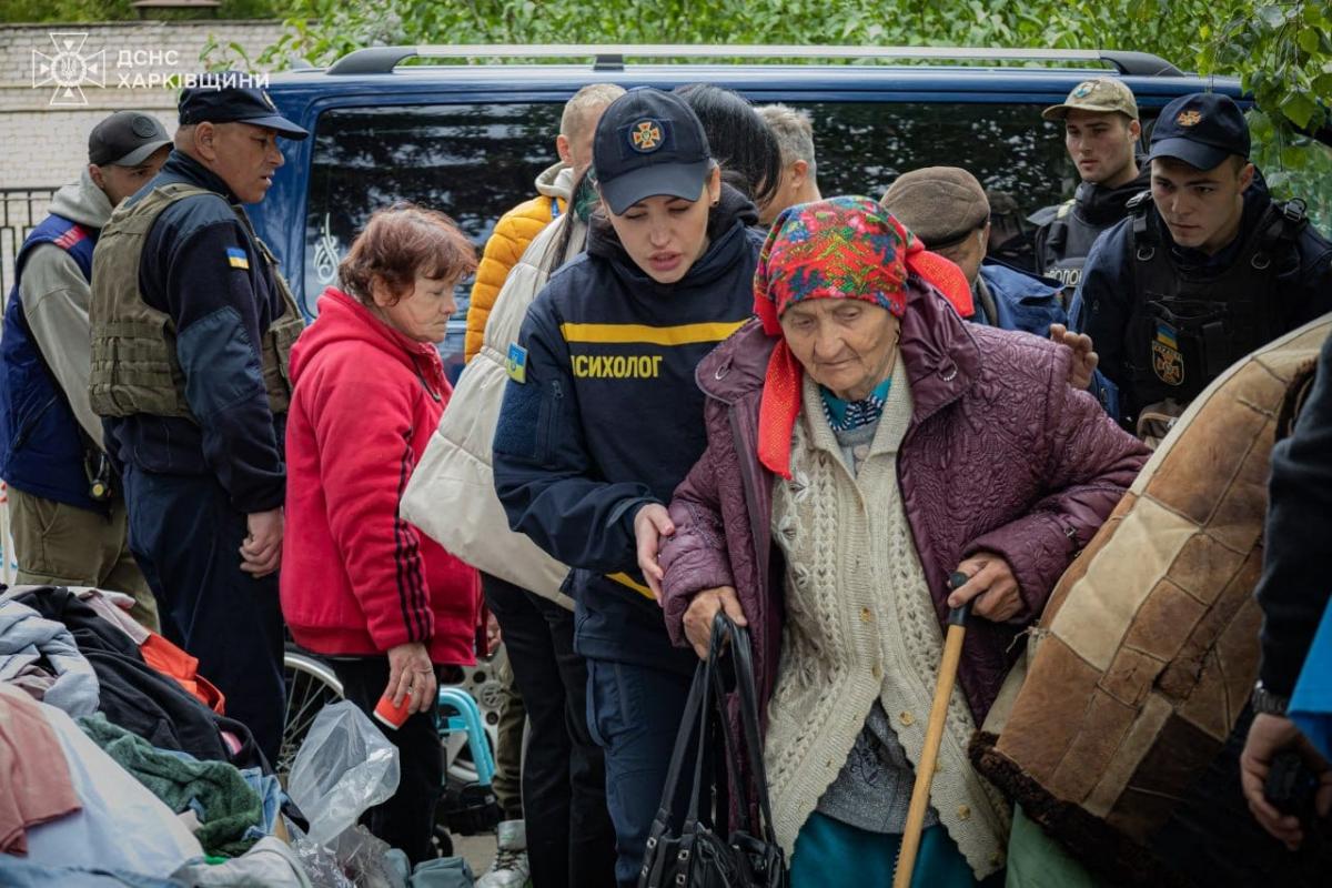 Місцеві жителі кажуть, що не хочуть бути під росіянами / фото ДСНС