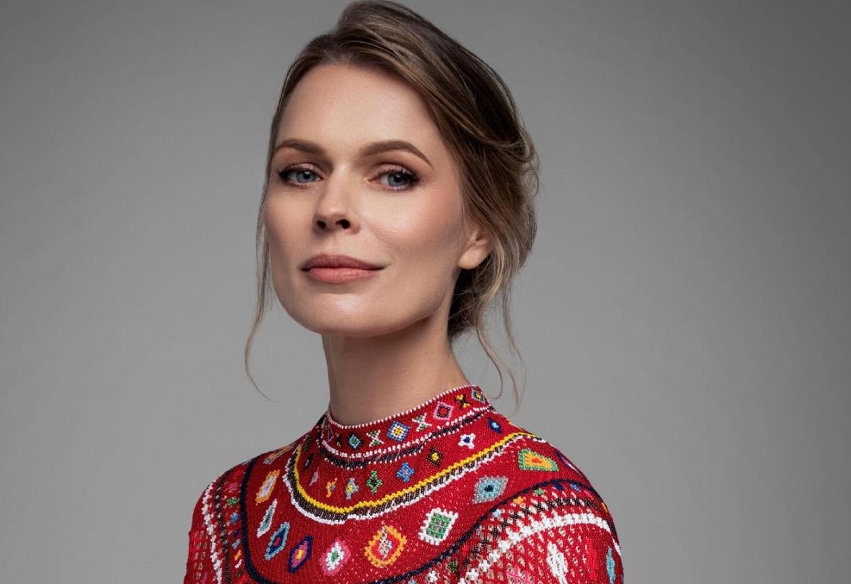 Ольга Фреймут подстригла волосы и покрасилась в темный цвет / Скриншот Instagram