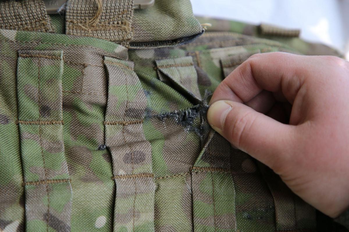 Военный обратил внимание на проблему с размерами бронежилетов / скриншот Знай.UA из видео Военный обратил внимание на проблему с размерами бронежилетов / скриншот Знай.UA из видео