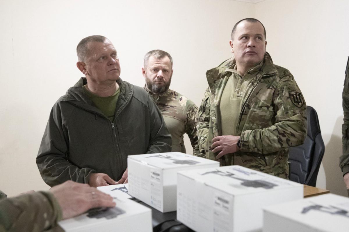 'Українська команда' привезла на передову FPV-дрони захисникам Куп’янська та Вовчанська 'Українська команда' привезла на передову FPV-дрони захисникам Куп’янська та Вовчанська