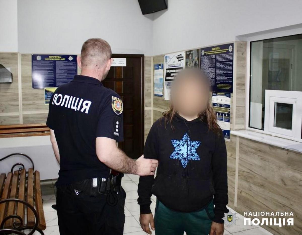 28-річна жінка мала ознаки алкогольного сп’яніння / фото Нацполіція 28-річна жінка мала ознаки алкогольного сп’яніння / фото Нацполіція