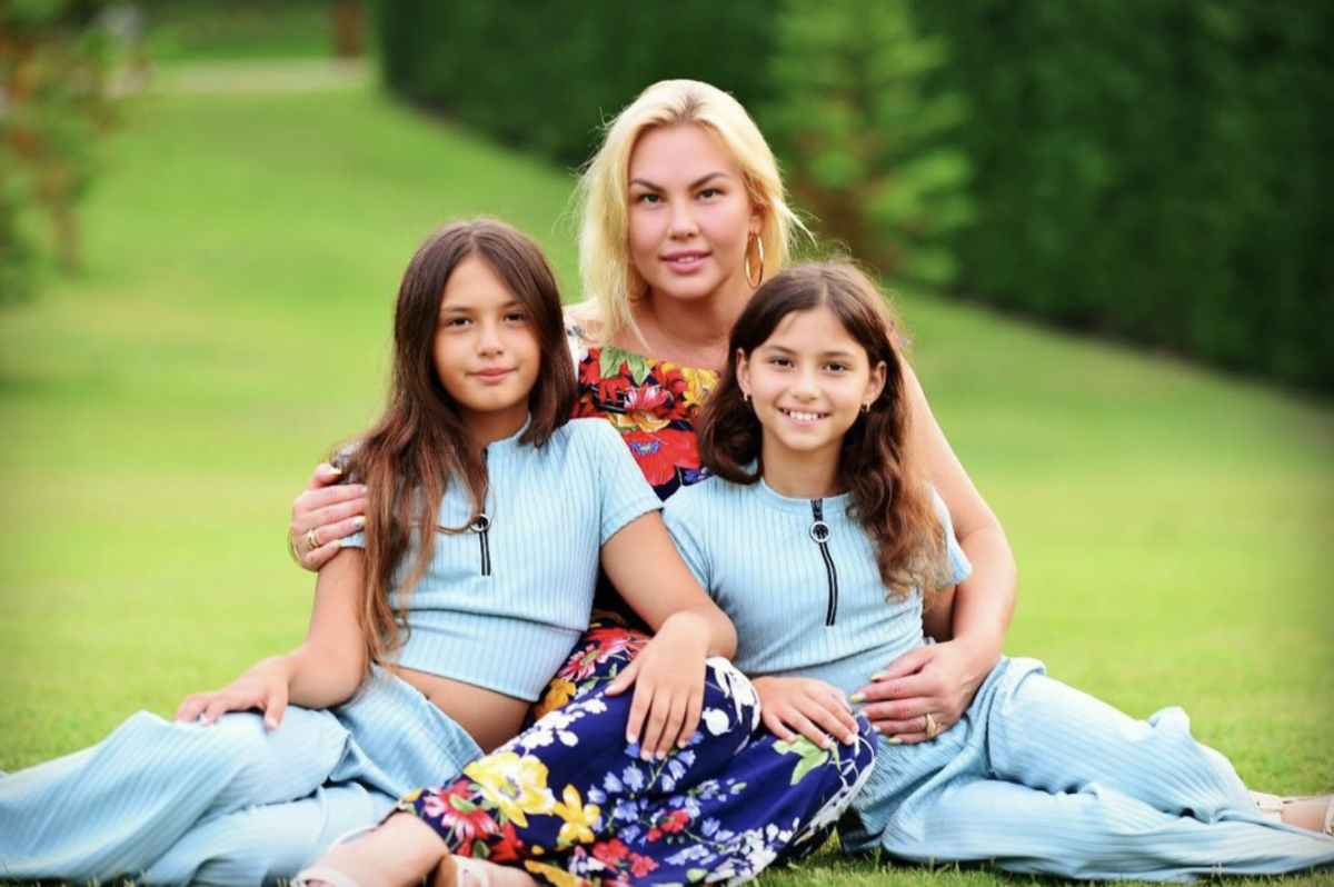 Камалия с дочерьми / Скриншот Instagram