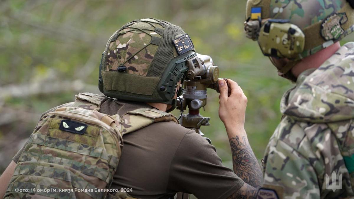Важливу роль для бійців ЗСУ відіграють військові, які займаються їхнім забезпеченням / фото 14 ОМБр Романа Великого Важливу роль для бійців ЗСУ відіграють військові, які займаються їхнім забезпеченням / фото 14 ОМБр Романа Великого