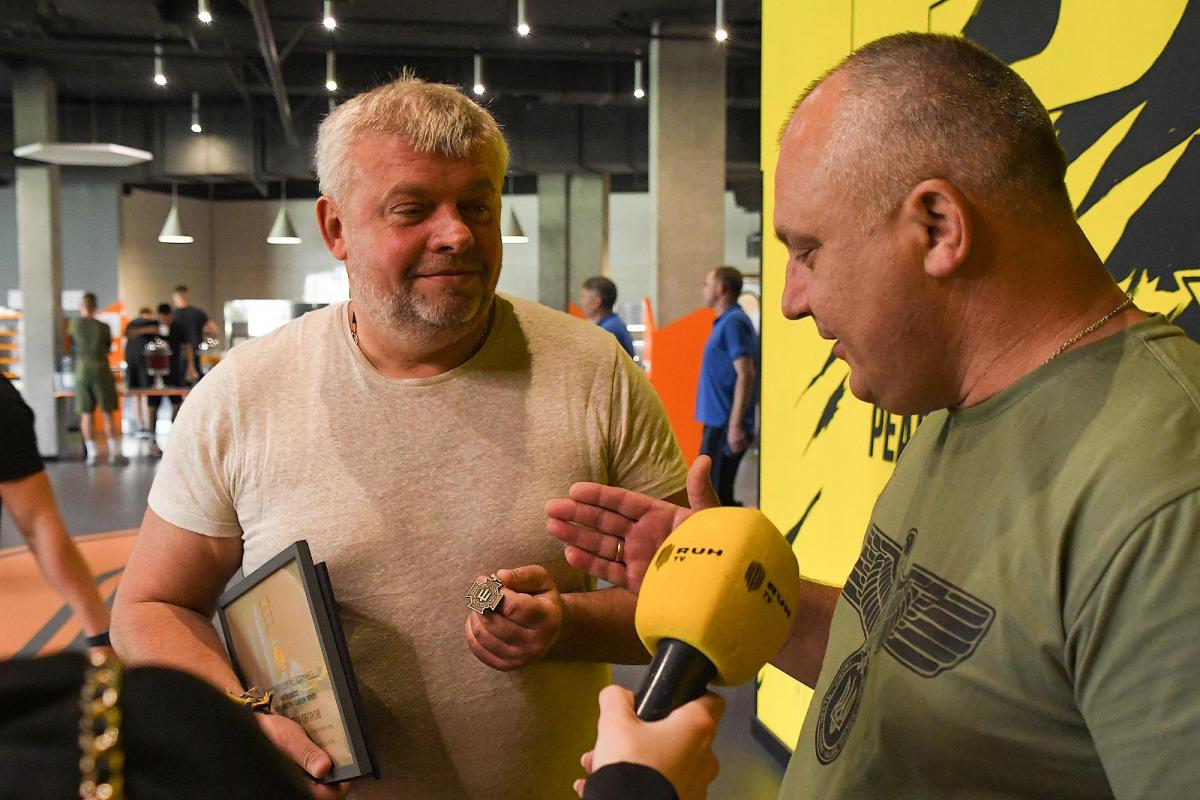 Григорий Козловский получил награду Министра обороны Украины Умерова Григорий Козловский получил награду Министра обороны Украины Умерова