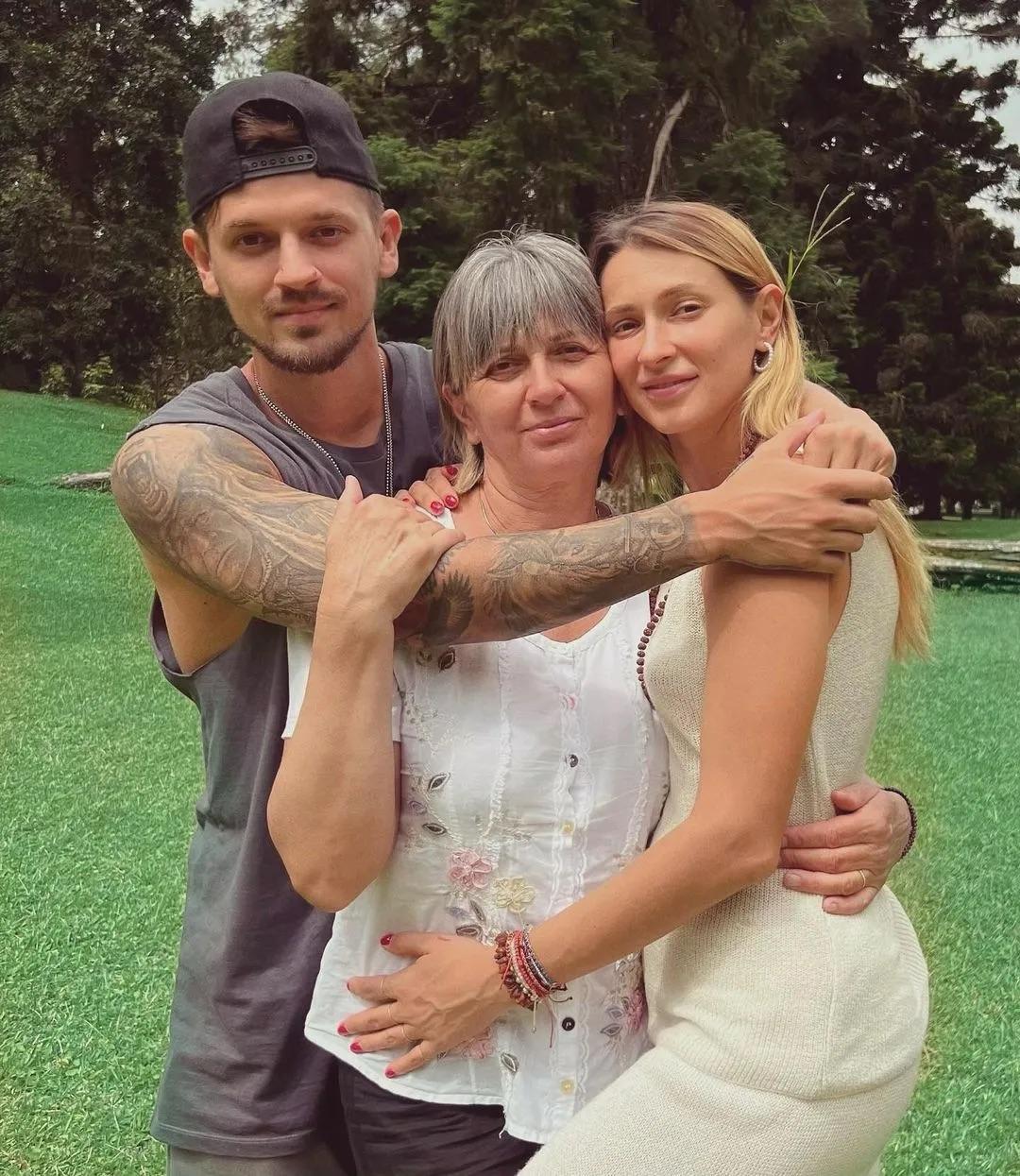 TAYANNA з Мішею Марвіним та мамою / Скріншот Instagram TAYANNA з Мішею Марвіним та мамою / Скріншот Instagram