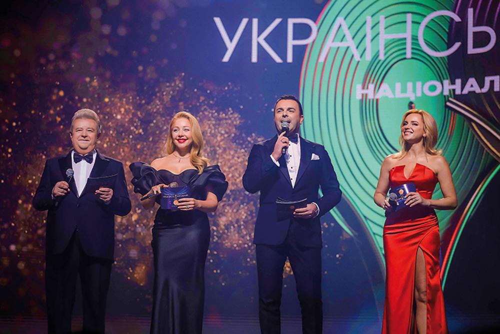 Ведучі церемонії нагородження Михайло Поплавський, Тіна Кароль, Григорій Решетнік, Лілія Ребрик Ведучі церемонії нагородження Михайло Поплавський, Тіна Кароль, Григорій Решетнік, Лілія Ребрик
