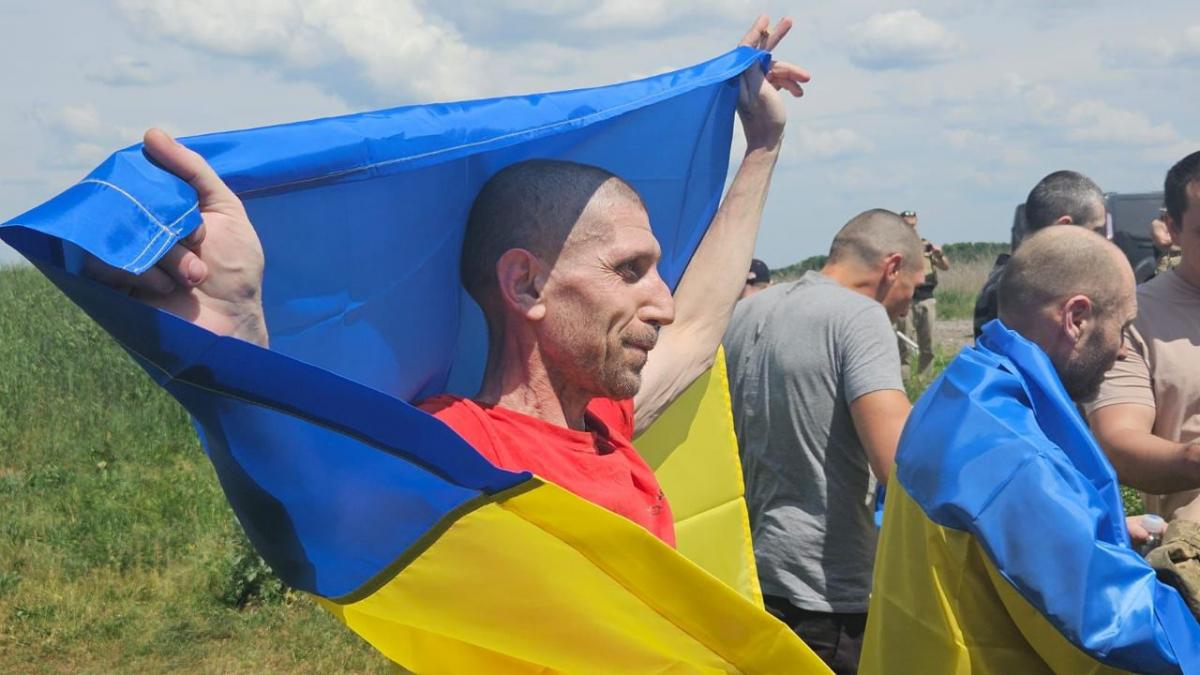 Україна повернула з російського полону 75 своїх громадян / фото t.me/V_Zelenskiy_official