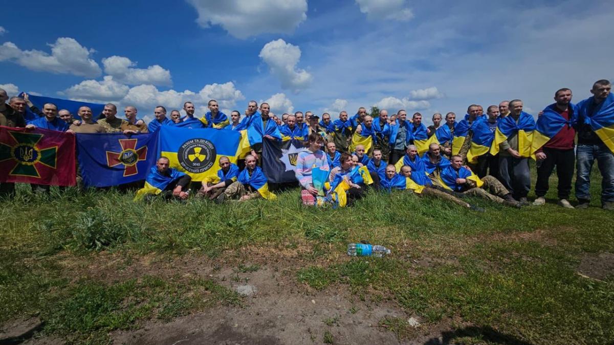 Україна повернула з російського полону 75 своїх громадян / фото t.me/V_Zelenskiy_official Україна повернула з російського полону 75 своїх громадян / фото t.me/V_Zelenskiy_official