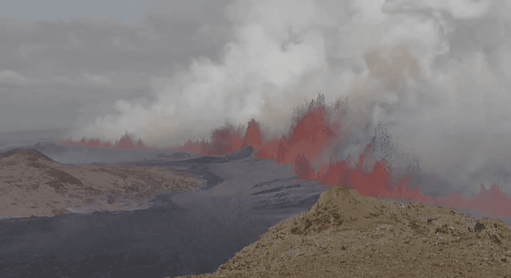 Volcano eruption in Iceland (video)