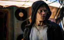 Крінжові "Голодні ігри": огляд треш-бойовика "Пробивний чувак" з Біллом Скашґордом