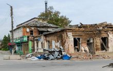 РФ обстреляла кассетными боеприпасами село возле Волчанска: ранен глава МВА