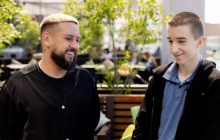 1+1 media та співак MONATIK здійснили мрію хлопця, тато та дідусь якого загинули під час окупації Маріуполя