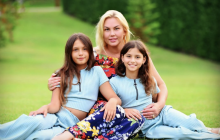 Камалія розповіла про перші досягнення доньок за кордоном: "Неймовірно пишаюся"