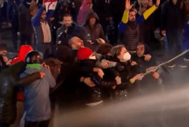 Масові затримання та побиття: у Грузії загострюються протести проти скандального закону