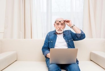 Не сммник і не SMM-ник: як писати слова іншомовного походження