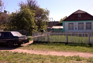 7-річну дівчинку та її батьків знайшли застреленими в їхньому ж будинку