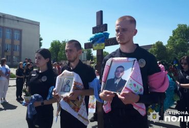 Балістичний удар по Одесі: люди попрощалися с 21-річним поліцейським