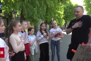 Поранений військовий вдався до незвичної акції, щоб навчити українців толерантності