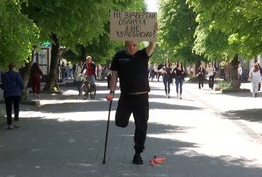 Люди почали відвертатися від військового з ампутацією, тому він влаштував перформанс