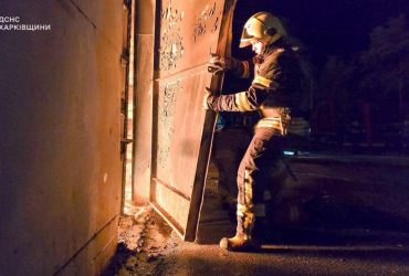 Внаслідок удару по Харкову є поранені, виникла сильна пожежа на підприємстві (фото)