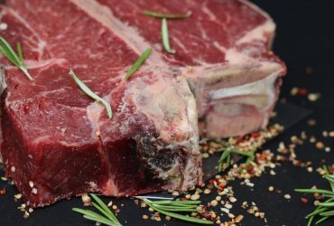 Импорт свинины в Украину резко вырос в апреле: большинство завезли из-за океана