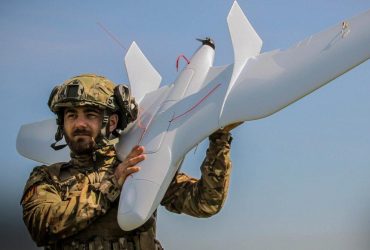 Боец рассказал, как ВСУ забрасывают бомбы россиянам за шиворот