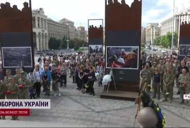 Батько всіх волонтерів: на Майдані Незалежності віддали останню шану добровольцю Едуарду Хатмулліну