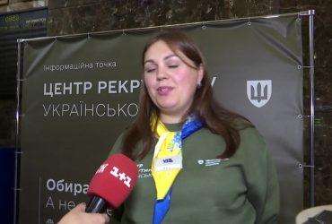 На вокзалі відкрили пункт рекрутингу до війська: чи видаватимуть там повістки