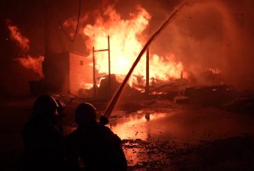 Масштабный пожар помог потушить робот-огнеборец