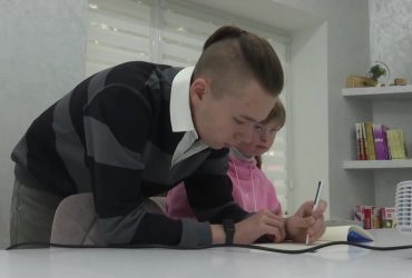 Особлива англійська: підліток з аутизмом викладає іноземну мову для своїх однолітків