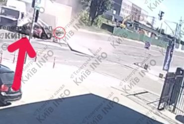 Легковушка на скорости протаранила грузовик – есть жертвы