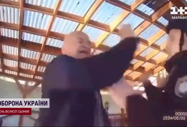 Плюнув поліцейському в обличчя та погрожував зброєю: Що загрожує задираці