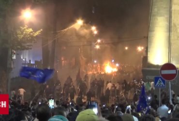 Под копирку Кремля: в Грузии депутаты пренебрегли требованиями народа и приняли скандальный закон