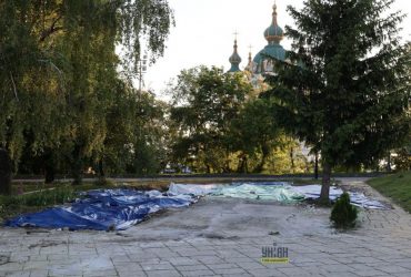 В Киеве снесли незаконный храм-МАФ Московского патриархата (фото, видео)