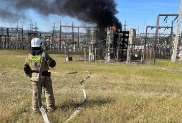 В Новоросійську палає підстанція: понад 20 тисяч росіян залишились без світла (відео)