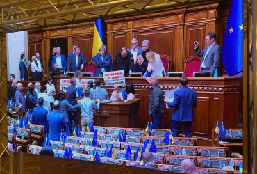 Блокування трибуни ВР через московську церкву: всі фракції, крім ЄС, засудили такі дії