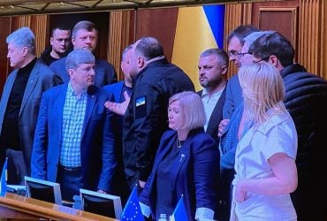 Нардепы поссорились из-за московской церкви: в парламенте блокировали трибуну (видео)