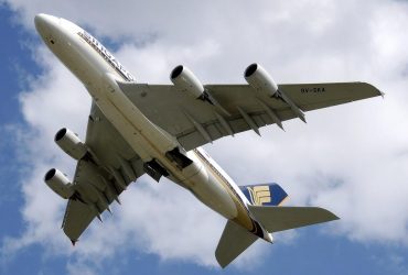 Пассажир рейса Лондон-Сингапур погиб во время сильной турбулентности