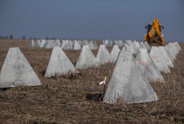 Військові самі зводять польові фортифікації на лінії фронту, - Тимочко