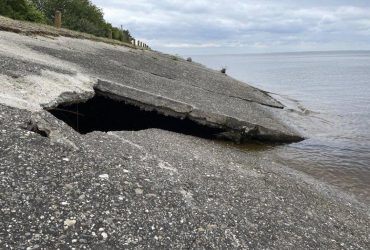 На одному з водосховищ Дніпра руйнується дамба: ЗМІ дізналися, в чому загроза