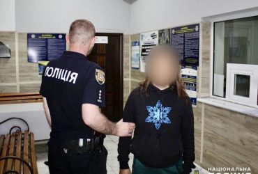 В Одессе женщина сходила в туалет на флажки, установленные для чествования памяти украинских бойцов